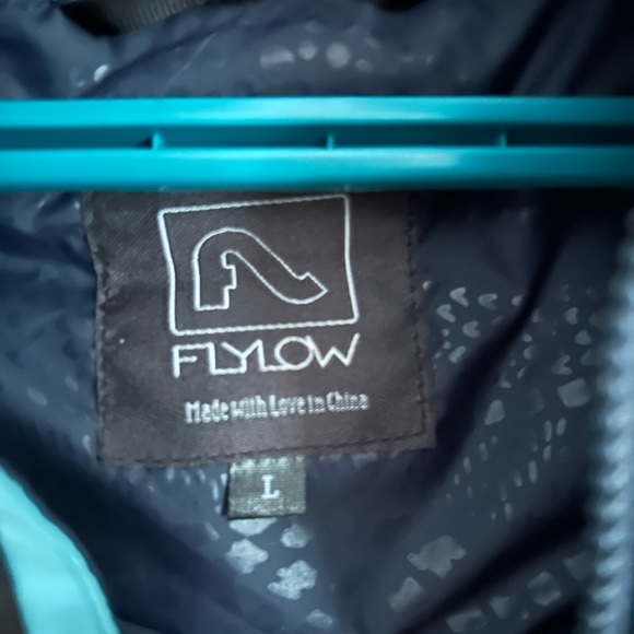 Flylow lightweight puffer. - Picture 3 of 3